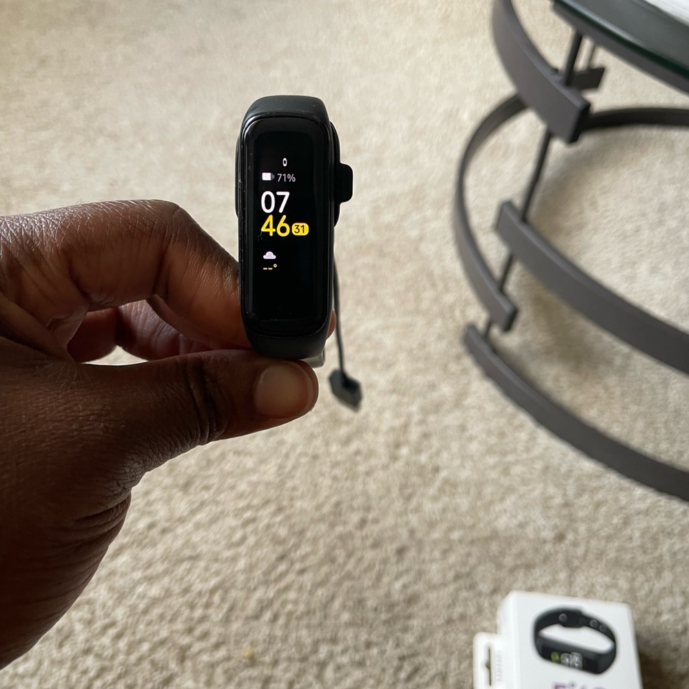 Samsung Galaxy Fit2, Charger Usb Cable Included along with multiple color bands